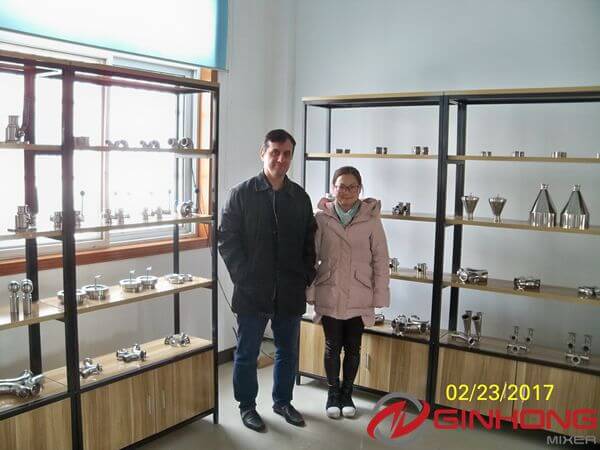 赞比亚顾客镜头到杜胆检查并测试RX-100L简化真空均化器搅拌机,用于制作蛋黄酱